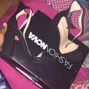 I’m selling fashion nova 👠